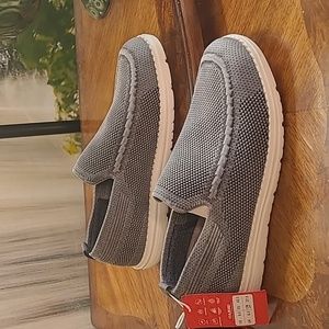 New with tags! Itazero Mens 9.5 gray canvas loafer lightweight slip on shoes